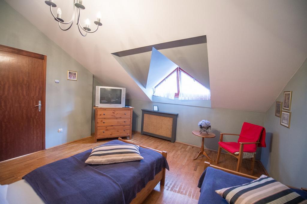 Guesthouse Trajbar Team Zaprešić Стая снимка