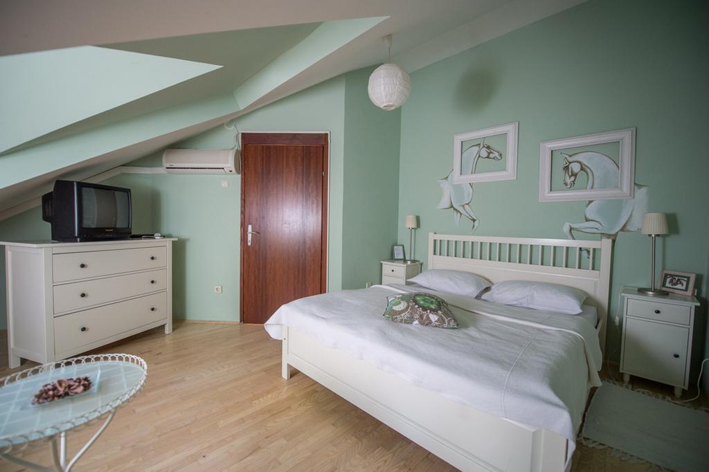 Guesthouse Trajbar Team Zaprešić Стая снимка